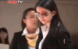 Lưu Diệc Phi đẹp chấn động đi ngang qua triển lãm ô tô chốt luôn siêu xe 17 tỷ, còn tặng vàng ồ ạt
