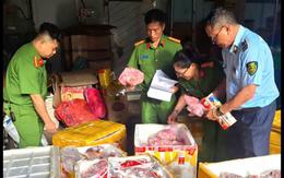Đột kích 2 kho thực phẩm, phát hiện gần 1 tấn thịt heo, đùi gà không rõ nguồn gốc đang bốc mùi nồng nặc