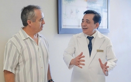 Không chờ phẫu thuật tại Úc, bệnh nhân ung thư vượt hàng nghìn km sang Việt Nam điều trị bằng robot tiên tiến: Kết quả ra sao?