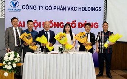 Chủ tịch HĐQT đề xuất tăng thù lao gấp 5 lần vì “không đủ chi phí đi máy bay”, công ty sau đó bị phong tỏa tài khoản ngân hàng