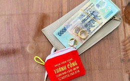Phát hiện cọc tiền 500.000 đồng và gần 10 chỉ vàng 24K nằm chơ vơ gần đống rác, công an lập tức xác minh