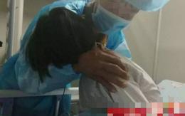 Bé gái 8 tuổi qua đời sau 30 ngày phát hiện ung thư thận, người cha thừa nhận: “Tôi là thủ phạm”
