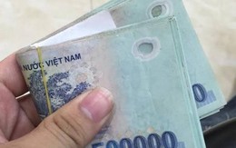 Công an điều tra cọc tiền mặt 50 triệu đồng nằm chỏng chơ bên đường, người đàn ông SN 1990 phải làm việc với cơ quan chức năng