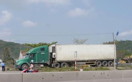 Phát hiện xe tải màu xanh lạ, công an Việt Nam lập tức theo dõi giám sát, kiểm tra