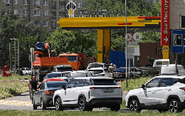 Ukraine tấn công hạ tầng năng lượng, người dân Nga xoay sở trong cảnh thiếu xăng