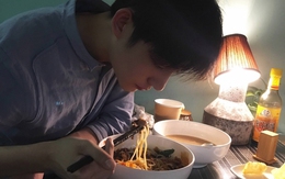 Hà Nội: Thường xuyên ăn tối muộn, nam thanh niên 33 tuổi mắc 6 bệnh cùng lúc
