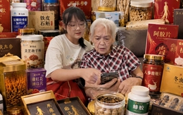 770.000 tin nhắn từ 1.900 nhóm chat bủa vây một cụ bà: Bên trong chiêu lùa người già mua thuốc bổ ở Trung Quốc