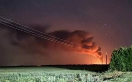 Ukraine tập kích nhà máy lọc dầu, căn cứ không quân trọng yếu của Nga