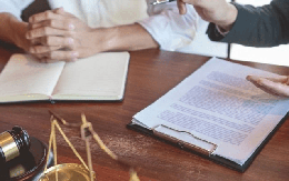 Bị ung thư nhưng vẫn mua gói bảo hiểm 300 triệu kèm khoản vay: Công ty từ chối bồi thường, tòa phán quyết thế nào?