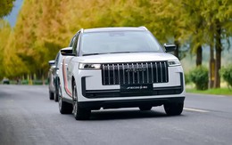 Ô tô điện, hybrid dồn dập ra mắt khách Việt