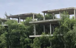 Những dự án nghỉ dưỡng 'trơ khung' bên cung đường ven biển Hồ Tràm