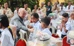 Sau ca phẫu thuật ở Trung Quốc, Quốc vương Campuchia lần đầu chủ trì một sự kiện công khai: Ông nói gì?