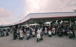 Chiêm ngưỡng hàng trăm chiếc xe cổ từ mọi miền đất nước diễu hành trên đường phố TP.HCM