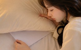 Lý do nên đặt một tờ giấy A4 dưới gối trước khi đi ngủ