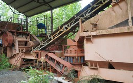Những cỗ máy tiền tỷ bỏ hoang gần thập kỷ giữa rừng ở Huế