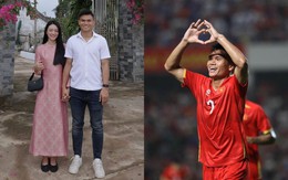 "Cầu thủ nghèo nhất U23 Việt Nam" phải bán trâu đi đá bóng, giờ tậu nhà xe tiền tỷ, vợ đẹp con ngoan
