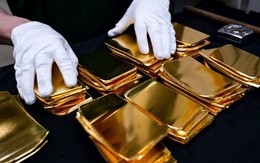 Giá vàng vọt lên cao nhất hơn 2 tháng, quỹ khổng lồ tiếp chuỗi "gom" 20 tấn vàng