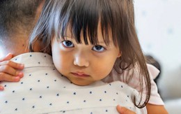 Càng cố làm vừa lòng người khác, càng dễ bị xem thường: 5 kiểu cha mẹ dễ khiến con hình thành "tính cách chiều lòng người"
