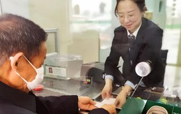 Chuyển khoản nhầm 387 triệu đồng cho cụ ông 75 tuổi không biết dùng điện thoại, người đàn ông phải báo công an