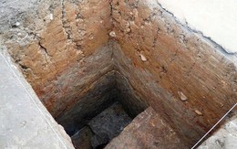 Đào đất, người dân Việt Nam phát hiện vật hình trụ dài 3m màu đỏ lạ, chuyên gia xác nhận báu vật hơn 1.000 năm tuổi