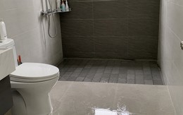 Vì sao ngày càng nhiều gia đình không còn lát gạch bóng trong nhà tắm? 2 bề mặt giảm trơn trượt tốt hơn đang thành xu hướng mới