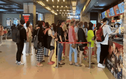 Lần đầu có phim Trung Quốc phải rời rạp vì quá hot: Doanh thu gấp 12.000 lần kinh phí, cả MXH chưa thấy ai khen