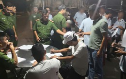 Công an kiểm tra một bãi xe lúc 4 giờ 30 phút