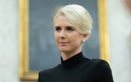 Đổi máy bay tránh âm mưu ám sát ông Trump, nữ trợ lý thành tâm điểm