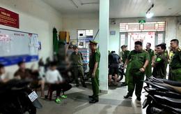 Gần 150 cán bộ, chiến sĩ đồng loạt ra quân kiểm tra 9 block chung cư lúc 5 giờ sáng