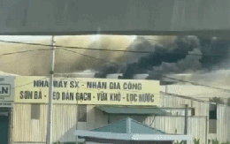 Hỏa hoạn lớn tại công ty nội thất ở Hà Nội gây hoảng loạn cho người dân