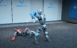 Tỷ phú Phạm Nhật Vượng “khoe” Robot mini hình người mới lên trình bất ngờ