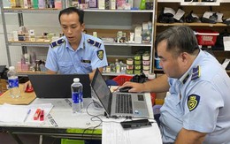 Kiểm tra đột xuất kho hàng, phát hiện hàng trăm sản phẩm nhập lậu, thu giữ lô hàng trị giá hơn 126 triệu đồng