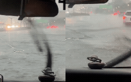 New York ngập lụt sau mưa lớn: tài xế trèo lên nóc xe tránh nước