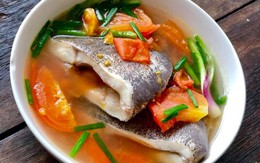 Vì sao không nên nấu canh cá bằng nước lạnh?