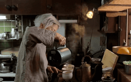 Cụ bà 77 tuổi tiết lộ cách nghỉ hưu không cần giàu: "Hơi thiếu một chút" mới là cuộc sống dễ chịu nhất