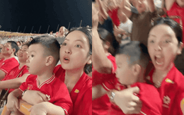 Cận cảnh màn ăn mừng đầy phấn khích, cảm xúc vỡ oà của Chu Thanh Huyền khi Quang Hải lập siêu phẩm giúp Việt Nam dẫn trước 2-0 Thái Lan