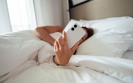 Lợi ích bất ngờ khi không dùng điện thoại một giờ ngay sau khi ngủ dậy