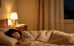 Bé gái 9 tuổi dậy không ăn đồ chiên rán vẫn thì sớm, bác sĩ phát hiện một thói quen nhiều gia đình vẫn làm mỗi đêm