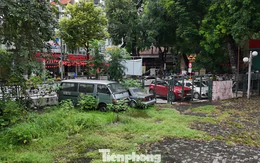 Cảnh hoang tàn bên trong khu 'đất vàng' tại phường Hai Bà Trưng vừa bị thu hồi
