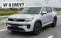 SUV VinFast cỡ trung mới lần đầu lộ diện trên đường: Dáng góc cạnh, gầm cao hơn VF 8, một chi tiết giống xe hybrid