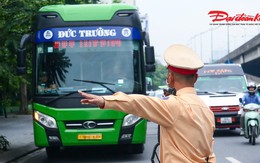 Hà Nội: CSGT tổng kiểm tra xe kinh doanh vận tải, phát hiện xe máy trên khoang chở khách