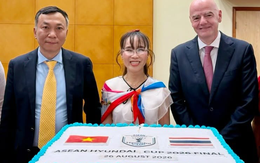 Những lần tỷ phú Nguyễn Thị Phương Thảo tặng quà "khủng" cho tuyển Việt Nam khi đạt chức vô địch