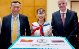 Khung hình quyền lực: Chủ tịch FIFA, tỷ phú Nguyễn Thị Phương Thảo và Chủ tịch Liên Đoàn bóng đá Việt Nam cùng làm một việc