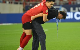 Báo Hàn Quốc thán phục trước “cảnh tượng gây xúc động” của HLV Kim Sang-sik