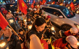 Bức ảnh đi "bão" bóng đá bỗng bị ông bố ở Hà Nội biến thành câu chuyện dạy con gây sốt MXH: Lỗi do ai?