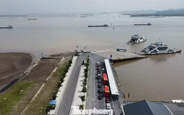 Lạ lẫm cảnh bến phà chở khách ra Cát Bà ngày đầu nghỉ lễ 2/9