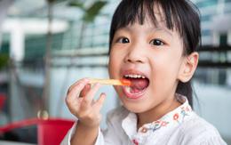 Trẻ thông minh hay không, chỉ cần nhìn cách ăn là biết: 6 chi tiết nhỏ tiết lộ mức độ phát triển não bộ