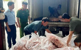 Tiêu huỷ hơn 1,3 tấn chân, lòng mề gà không rõ nguồn gốc