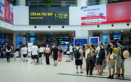 Cảnh tượng ngay lúc này tại sân bay Nội Bài