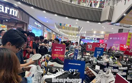 Mua sắm dịp 2/9: Nơi xếp hàng, chỗ vắng hoe